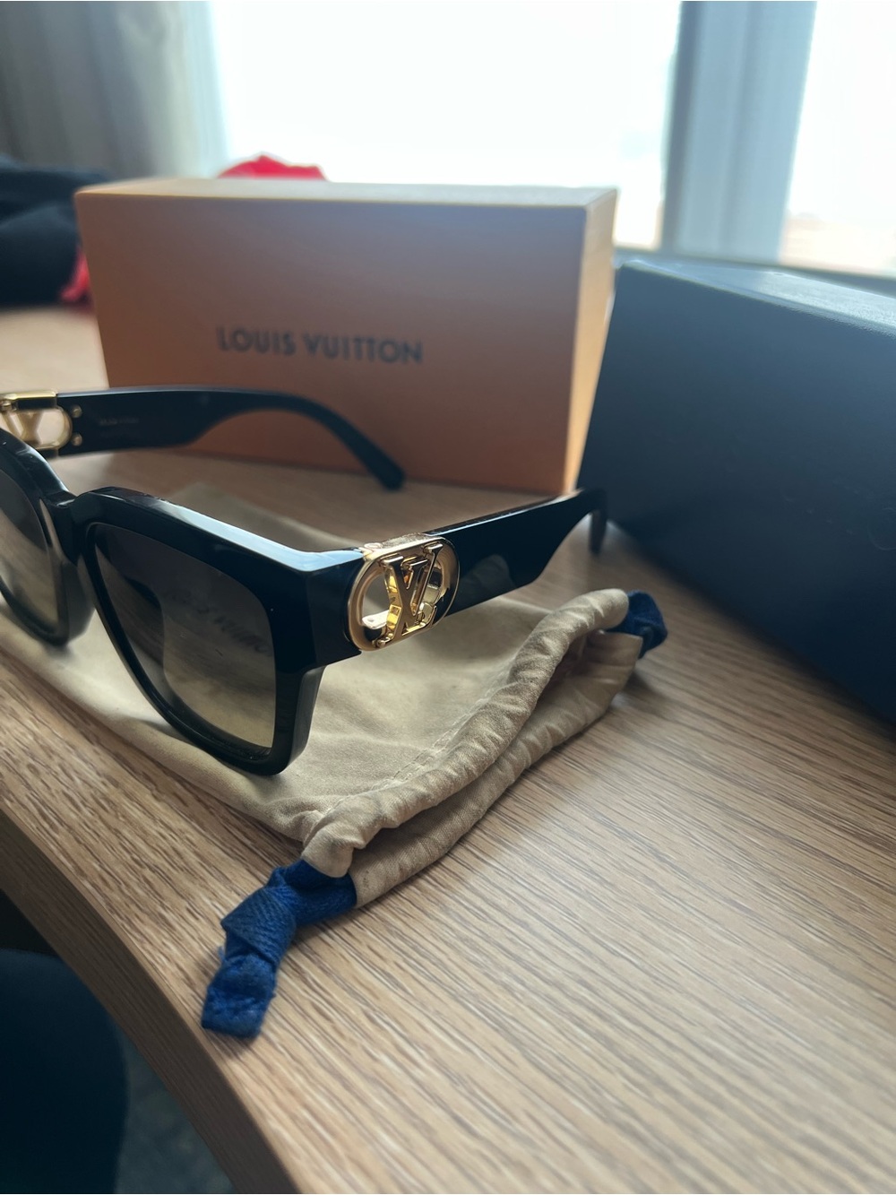 Louis Vitton Link Square Sunglasses - Picture 2 of 3